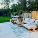 Here are also darker lines in the same color running along the edge of the rug